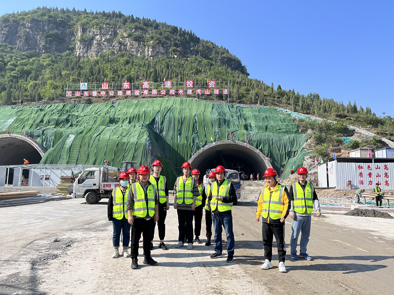 臨臨六標項目計劃合同部組織工地參觀學(xué)習(xí)