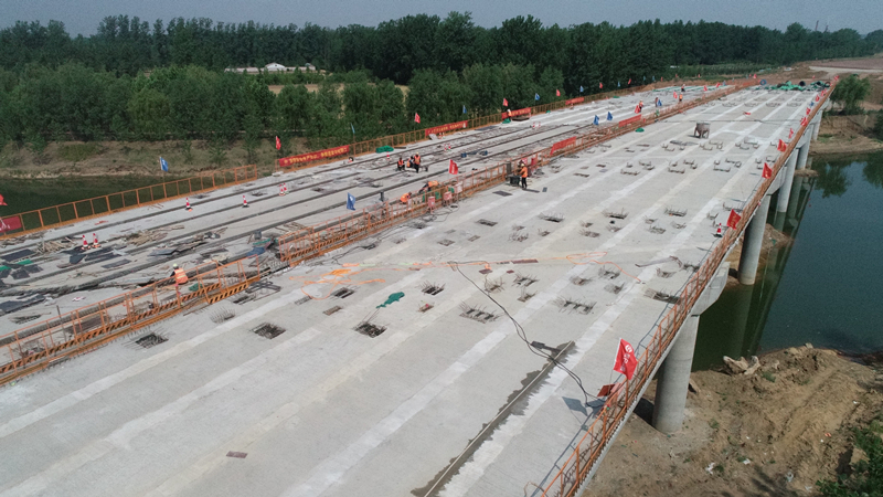 戰(zhàn)高溫、保生產(chǎn)——郯城G205項目全面掀起施工大干熱潮