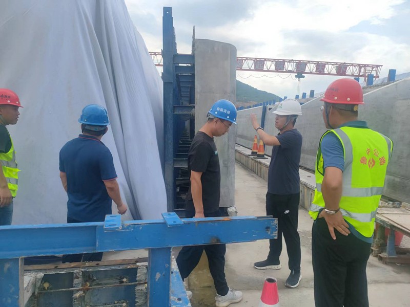 中莊綜合場(chǎng)站進(jìn)行梁板檢查_(kāi)副本