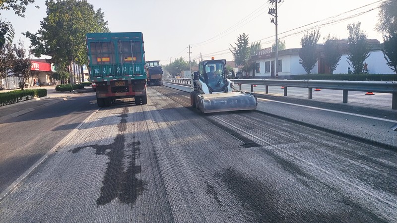 銑刨后對(duì)路面進(jìn)行清掃_(dá)副本