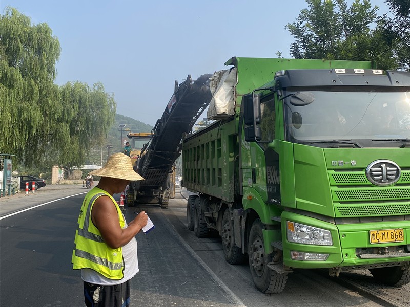 用奮斗為國(guó)慶獻(xiàn)禮——機(jī)械化施工公司大干快上迎國(guó)慶