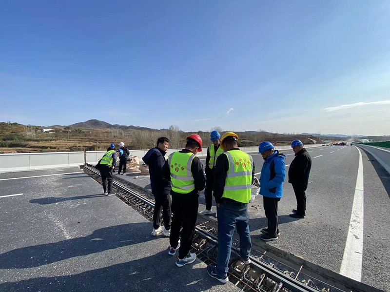 2-2、施工前，項(xiàng)目辦組織去其他標(biāo)段參觀學(xué)習(xí)_副本