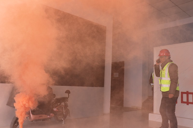 發(fā)生火災(zāi)后，宿寶明第一時間報警、并及時通知相關(guān)領(lǐng)導(dǎo)_副本