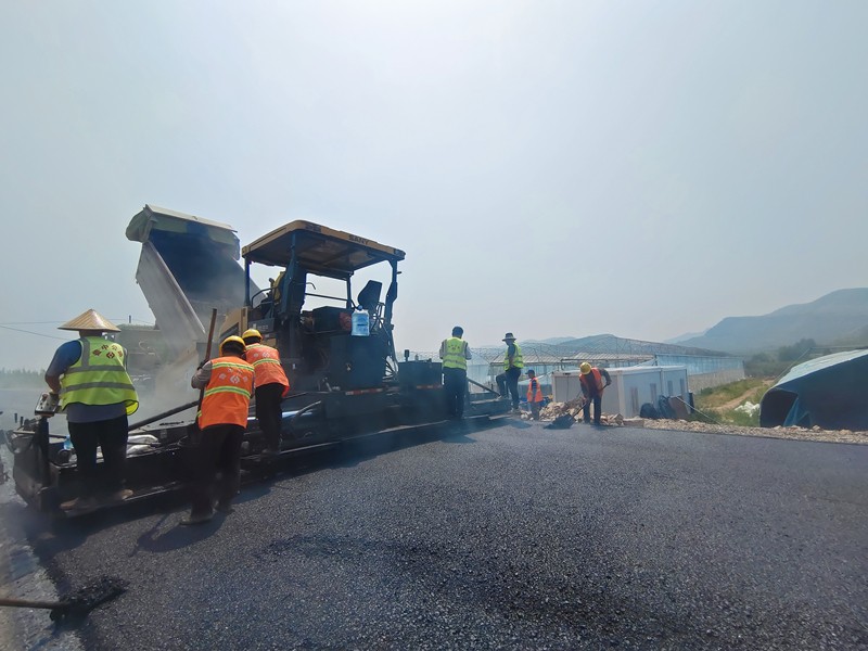 微信圖片_20240522093645分水新村多村振興設(shè)施農(nóng)業(yè)建設(shè)項目水穩(wěn)及瀝青路面施工2