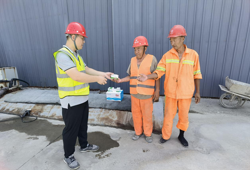 【一提三?！?高溫、斗酷暑——高青拌合站為一線員工送清涼保安全