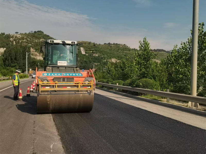 S231張臺線主線面層攤鋪完成