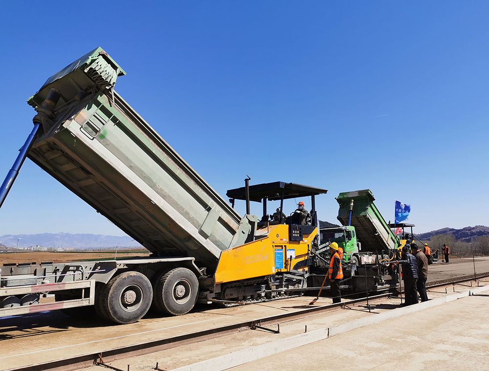 新寧項目展開路面工程大面積施工