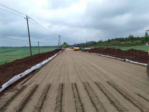 節(jié)日不休息、加點(diǎn)趕工期---沭河生態(tài)路項(xiàng)目工程動(dòng)態(tài)