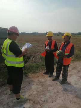 第二工程公司第三項(xiàng)目部組織“講安全、送清涼”活動(dòng)