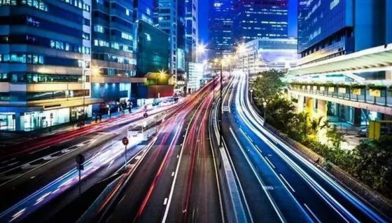 長路如星河，墜滿了青春的余燼