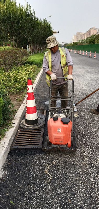 雨水口邊部壓實.jpg