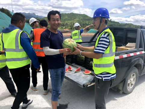 江西項(xiàng)目部無懼“秋老虎”　關(guān)懷員工舒心干工程