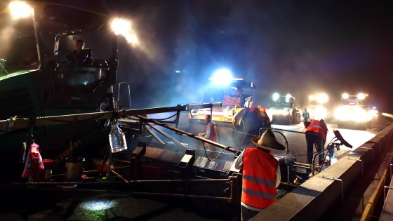 江西項(xiàng)目爭分奪秒搶進(jìn)度，夜晚工地“不打烊”