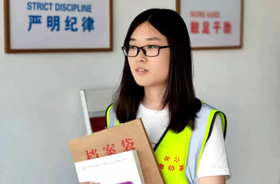 學(xué)會戰(zhàn)勝自我，放飛青春