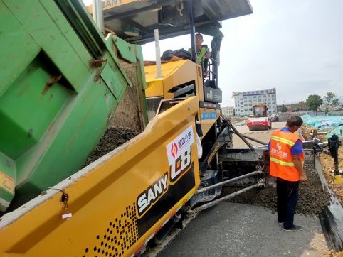 【抓作風 創(chuàng)效益】戰(zhàn)高溫 搶進度 —— 沿河東路項目建設如火如荼
