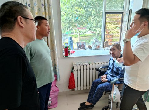 第三公司黨支部、工會(huì)走訪慰問(wèn)危困職工家庭