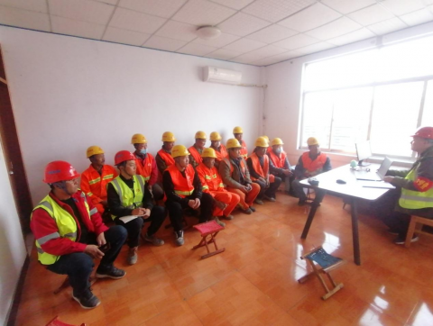 臨臨六標(biāo)項(xiàng)目部開(kāi)展新入場(chǎng)工人安全培訓(xùn)