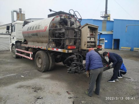 機(jī)械化施工公司對(duì)各類機(jī)械設(shè)備進(jìn)行全面檢修保養(yǎng)