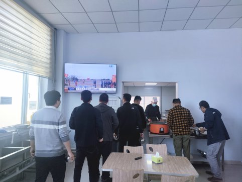 【臨臨風(fēng)采】臨臨六標項目部食堂安裝電視提高用餐環(huán)境